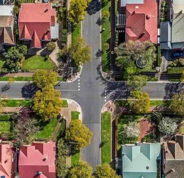 Solar and battery households will be biggest losers from network tariff changes, advocates say