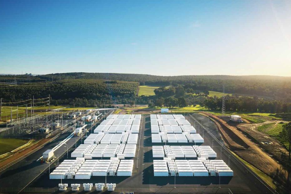 World’s biggest isolated grid sets remarkable wind and solar peak of 91.1 pct, as batteries displace coal and gas