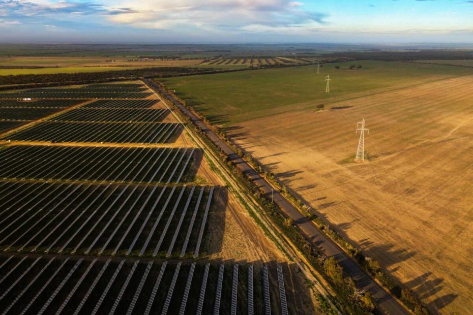 Wind power sets a new state record, big batteries continue to edge out gas