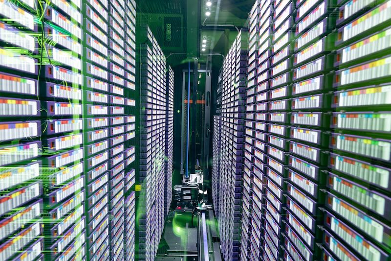 Data centres will have “legal obligation” to BYO renewables, says PM, but LNP looms as spoiler