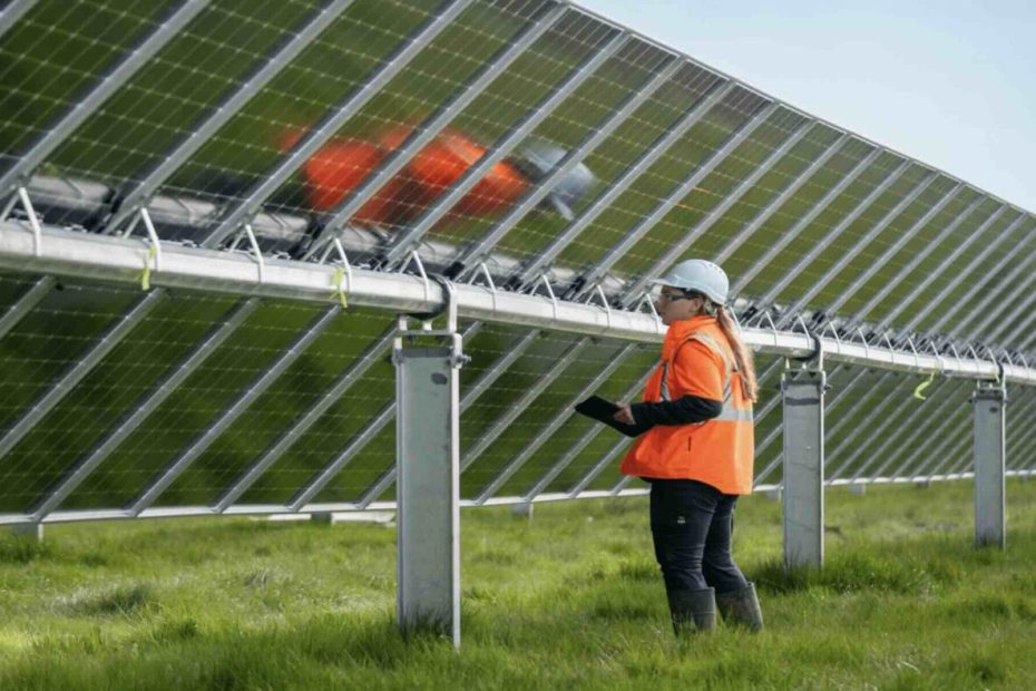 New solar-battery hybrid promising four hours of storage near Canberra seeks federal green light
