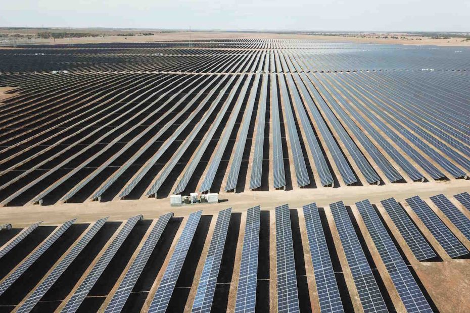 Singapore renewables developer makes billion-dollar boost to Australian solar and battery plans