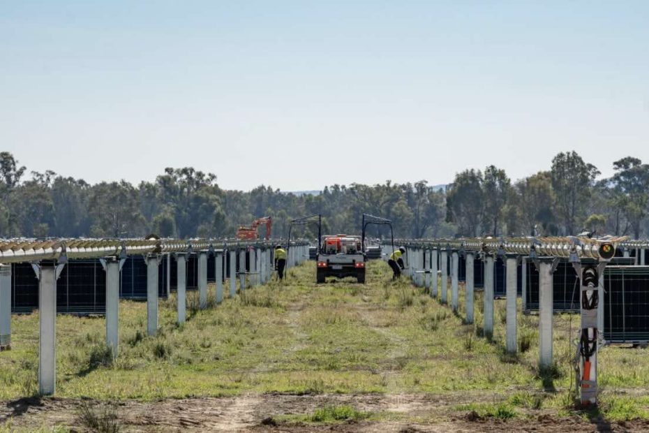 One of Australia’s first solar and battery hybrid projects reaches financial close, confirming big shift in market