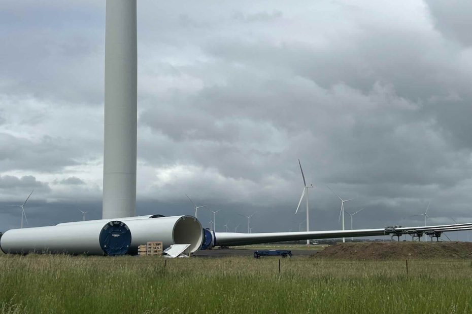 Australia will not hit 82 pct renewables by 2030, BNEF says, despite record solar and battery investment