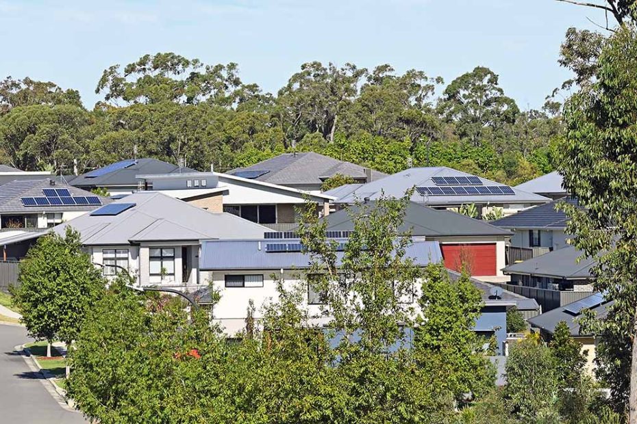 Australian households installed record amount of rooftop solar and home batteries in first half of 2026