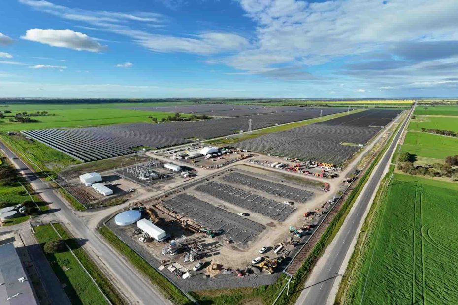New solar farm connects to grid, part of state’s first PV-battery hybrid project